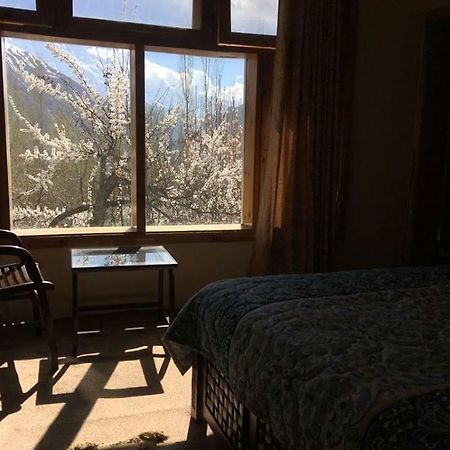 Embassy Villa Suites Karimabad  Eksteriør bilde