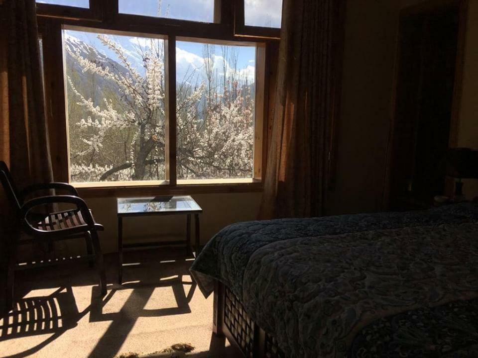 Embassy Villa Suites Karimabad  Eksteriør bilde