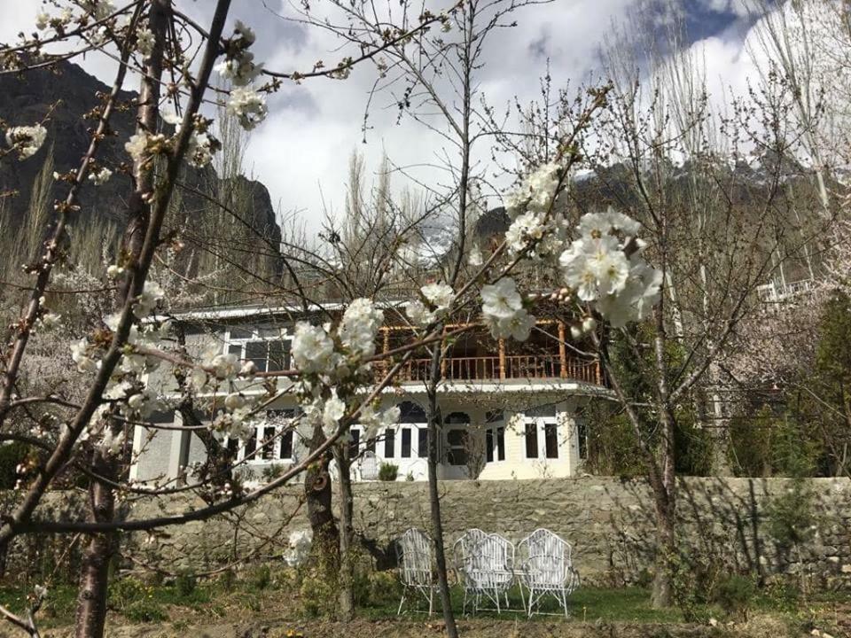 Embassy Villa Suites Karimabad  Eksteriør bilde