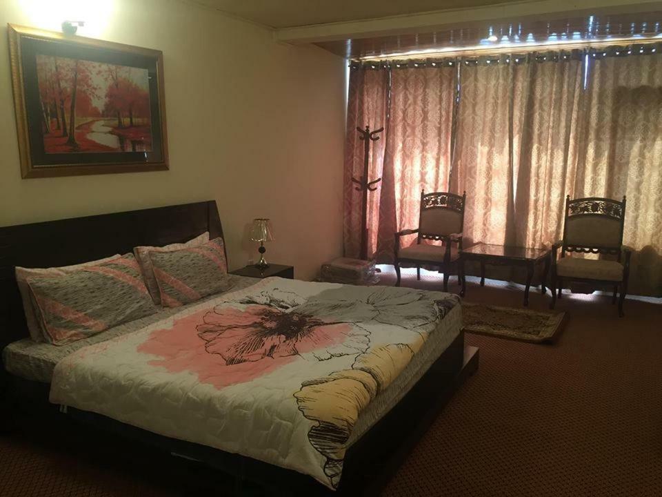 Embassy Villa Suites Karimabad  Eksteriør bilde